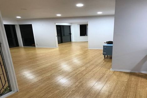 Photo of property in 7 Kallaroo Place, Botany Downs, Auckland, 2010