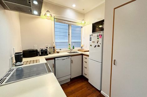 Photo of property in 92 Austin Street, Mount Victoria, Wellington, 6011