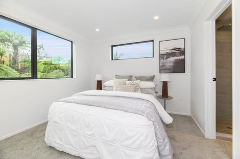 Photo of property in 1/11a Falstone Lane, Browns Bay, Auckland, 0630