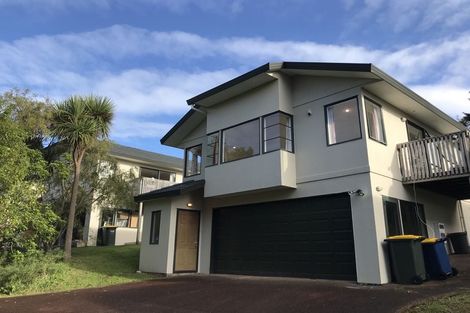 Photo of property in 19 Springside Place, New Lynn, Auckland, 0600