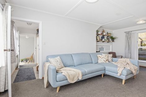 Photo of property in 8a-8b Devon Place, Cannons Creek, Porirua, 5024