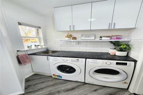 Photo of property in 3 Huia Place, Levin, 5510