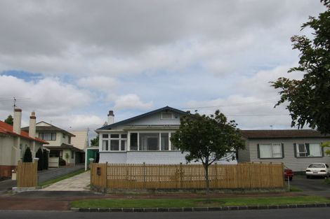 Photo of property in 96 Huia Road, Point Chevalier, Auckland, 1022