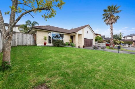 Photo of property in 16 Fernloche Place, Flat Bush, Auckland, 2016