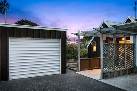 Photo of property in 3/164 Rangatira Road, Beach Haven, Auckland, 0626