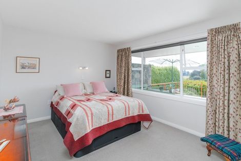 Photo of property in 413 Cashmere Road, Westmorland, Christchurch, 8025