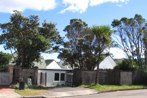 Photo of property in 11 Glamorgan Street, Northland, Wellington, 6012