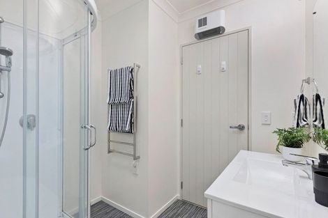 Photo of property in 16 Ted Gilberd Place, Newlands, Wellington, 6037