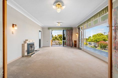 Photo of property in 42 Forest Lake Road, Forest Lake, Hamilton, 3200