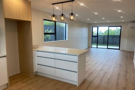 Photo of property in 2/28 Croydon Road, New Lynn, Auckland, 0600