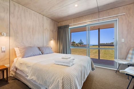 Photo of property in 77 Anglers Avenue, Warea, New Plymouth, 4381