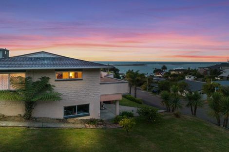 Photo of property in 8 The Cliffs, Britannia Heights, Nelson, 7010