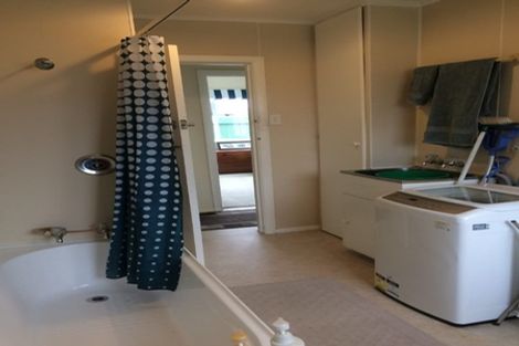 Photo of property in 28 Drake Street, Waikawa Beach, Levin, 5573