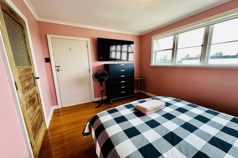 Photo of property in 1090 Great North Road, Point Chevalier, Auckland, 1022