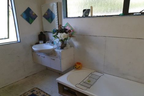 Photo of property in 16 Whiteman Road, Kawakawa, 0210