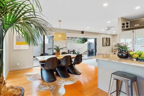 Photo of property in 5 Bunker Way, Strathmore Park, Wellington, 6022