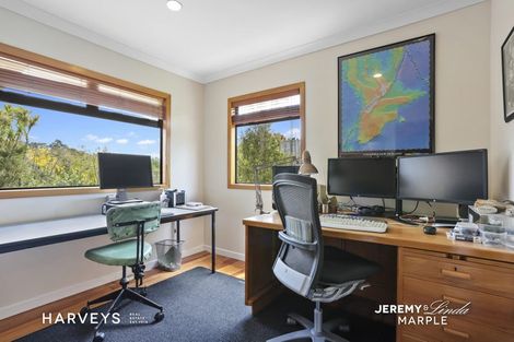 Photo of property in 17 West Lynn Road, Titirangi, Auckland, 0604