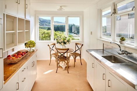 Photo of property in 83 Bell Street, Tawa, Wellington, 5028