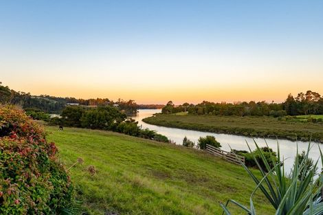 Photo of property in 111 Riverland Road, Kumeu, 0892