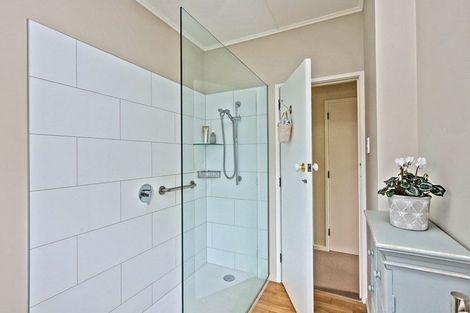 Photo of property in 2/32 Greenwood Road, Havelock North, 4130