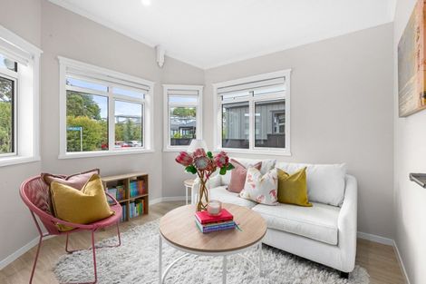 Photo of property in 9 Waimaru Lane, Orewa, 0931