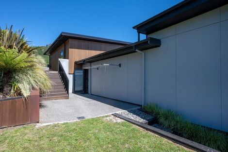 Photo of property in 35 Peregrine Place, Kinloch, Taupo, 3377