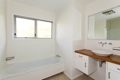 Photo of property in 1/23 Parr Terrace, Castor Bay, Auckland, 0620