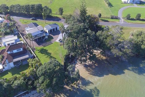 Photo of property in 100 Wharf Road, Clarks Beach, Pukekohe, 2679