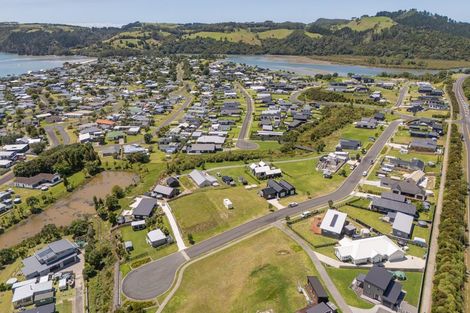 Photo of property in 2 Tinirau Place, Cooks Beach, 3591