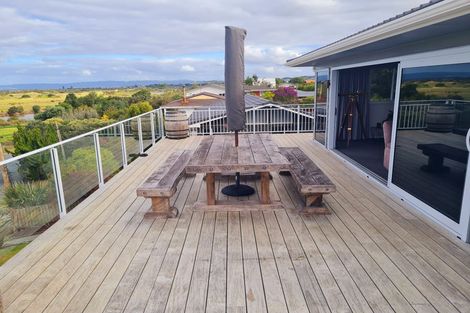 Photo of property in 16 Seaview Road, Ruakaka, 0116