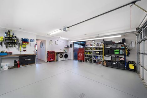 Photo of property in 32 Te Kauri Place, Helensville, 0800