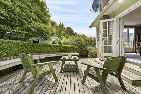 Photo of property in 32 Redwood Avenue, Tawa, Wellington, 5028