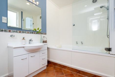 Photo of property in Rosewood, 39 Napier Terrace, Hospital Hill, Napier, 4110