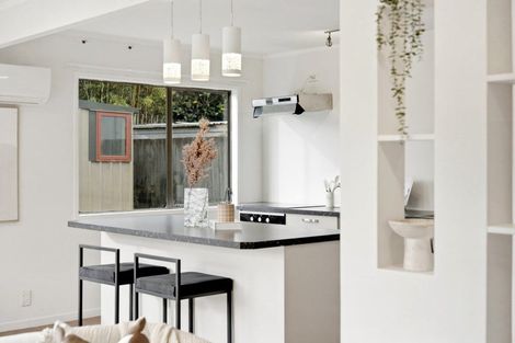 Photo of property in 2/327 Bucklands Beach Road, Bucklands Beach, Auckland, 2012