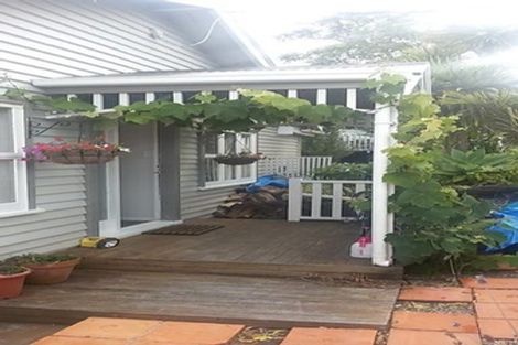 Photo of property in 76 Wade River Road, Stanmore Bay, Whangaparaoa, 0932