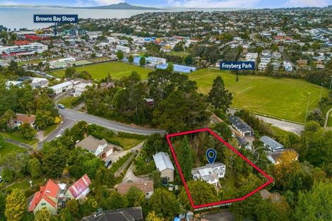 Photo of property in 26 Woodlands Crescent, Browns Bay, Auckland, 0630