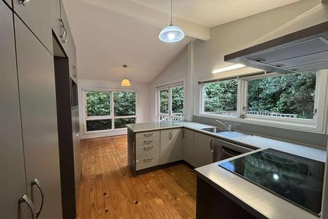 Photo of property in 27 Huntleigh Park Way, Ngaio, Wellington, 6035