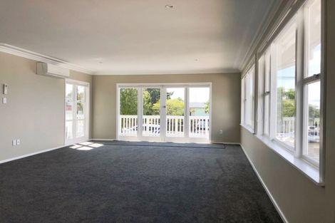 Photo of property in 72 Waimumu Road, Massey, Auckland, 0614