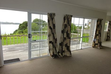 Photo of property in 83 Tiri Road, Tindalls Beach, Whangaparaoa, 0930