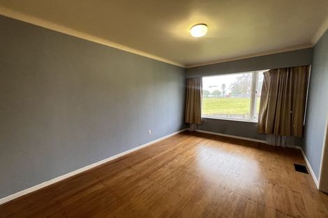 Photo of property in 4 Hillary Heights Avenue, Glendene, Auckland, 0602