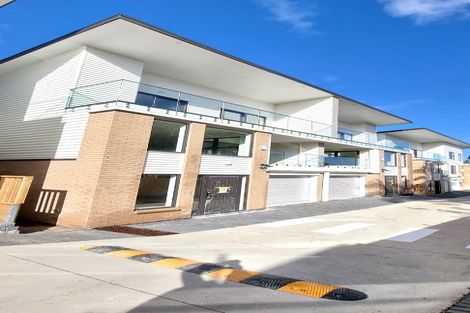 Photo of property in 2b Glenvil Lane, Te Atatu Peninsula, Auckland, 0610