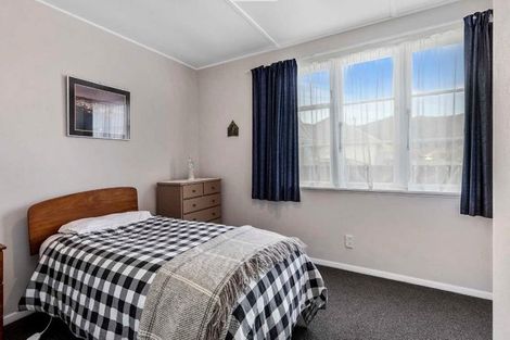 Photo of property in 17 Hewer Crescent, Naenae, Lower Hutt, 5011