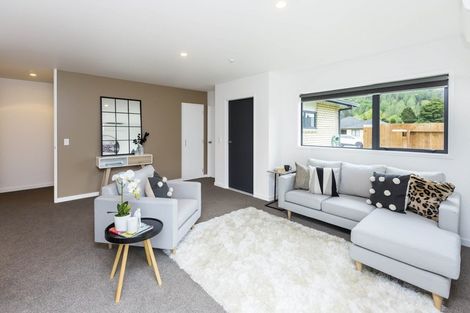 Photo of property in 5 Sunstone Crescent, Brown Owl, Upper Hutt, 5018