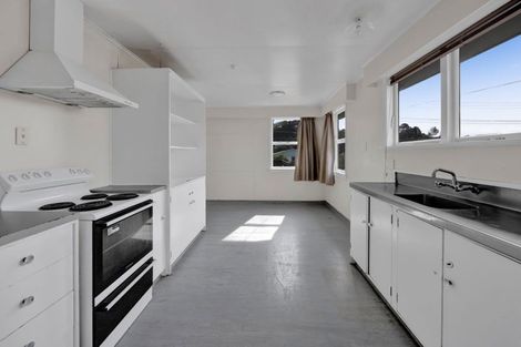 Photo of property in 19 Oranga Street, Marfell, New Plymouth, 4310