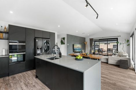 Photo of property in 6 Fairbairn Close, Halswell, Christchurch, 8025