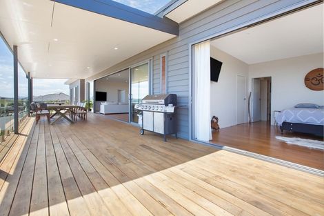 Photo of property in 16 Sunrise Place, Cable Bay, 0420