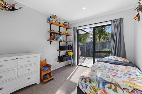 Photo of property in 14 Oldham Place, Browns Bay, Auckland, 0630