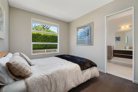 Photo of property in 16 Urquhart Place, Wanaka, 9305