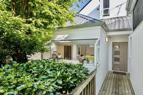 Photo of property in 2/1 Valley Road, Northcote, Auckland, 0626