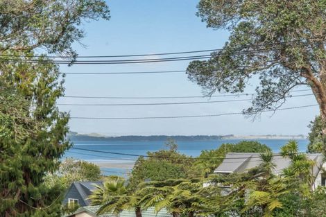 Photo of property in 15 Harrybrook Road, Green Bay, Auckland, 0604